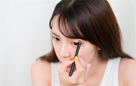 悦梦姿教你如何画出自然又好看的妆容？七步瞬间让你变女神