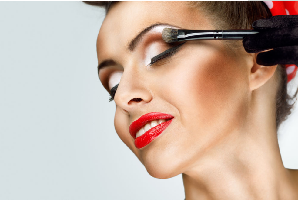 美妆大师教你简单三步教你化出最美妆容！